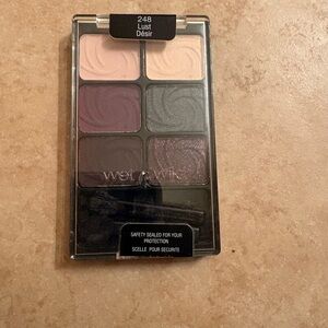 wet n wild Eyeshadow Palette - Plum, Silver, Cream Shades